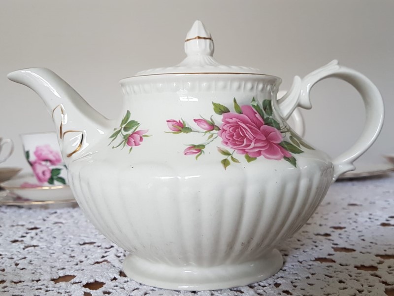 Pink roses teapot to hire