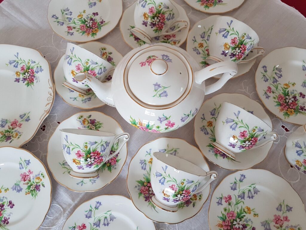 Old country sprays vintage tea set to hire
