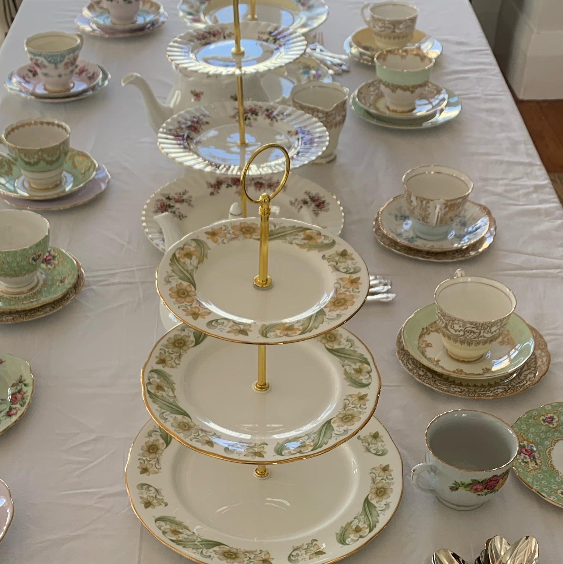 3-tiered cake stand and teacups for hire
